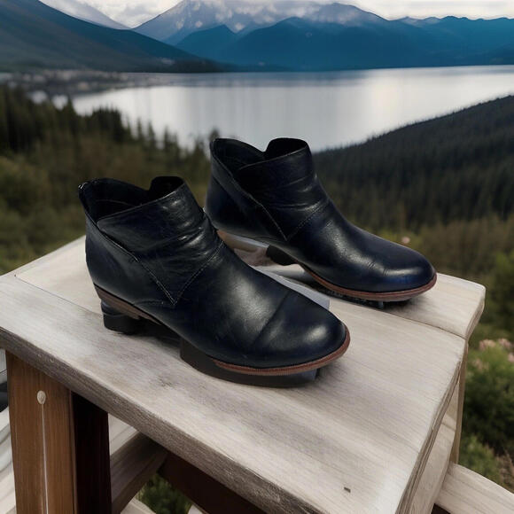 Kork-Ease Shoes - Kork Ease Ryder Black Leather Ankle Boot Bootie 7.5